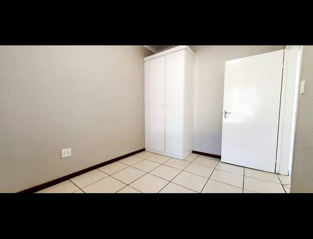 2 BEDROOM APARTMENT FOR SALE IN WILGEHEUWEL